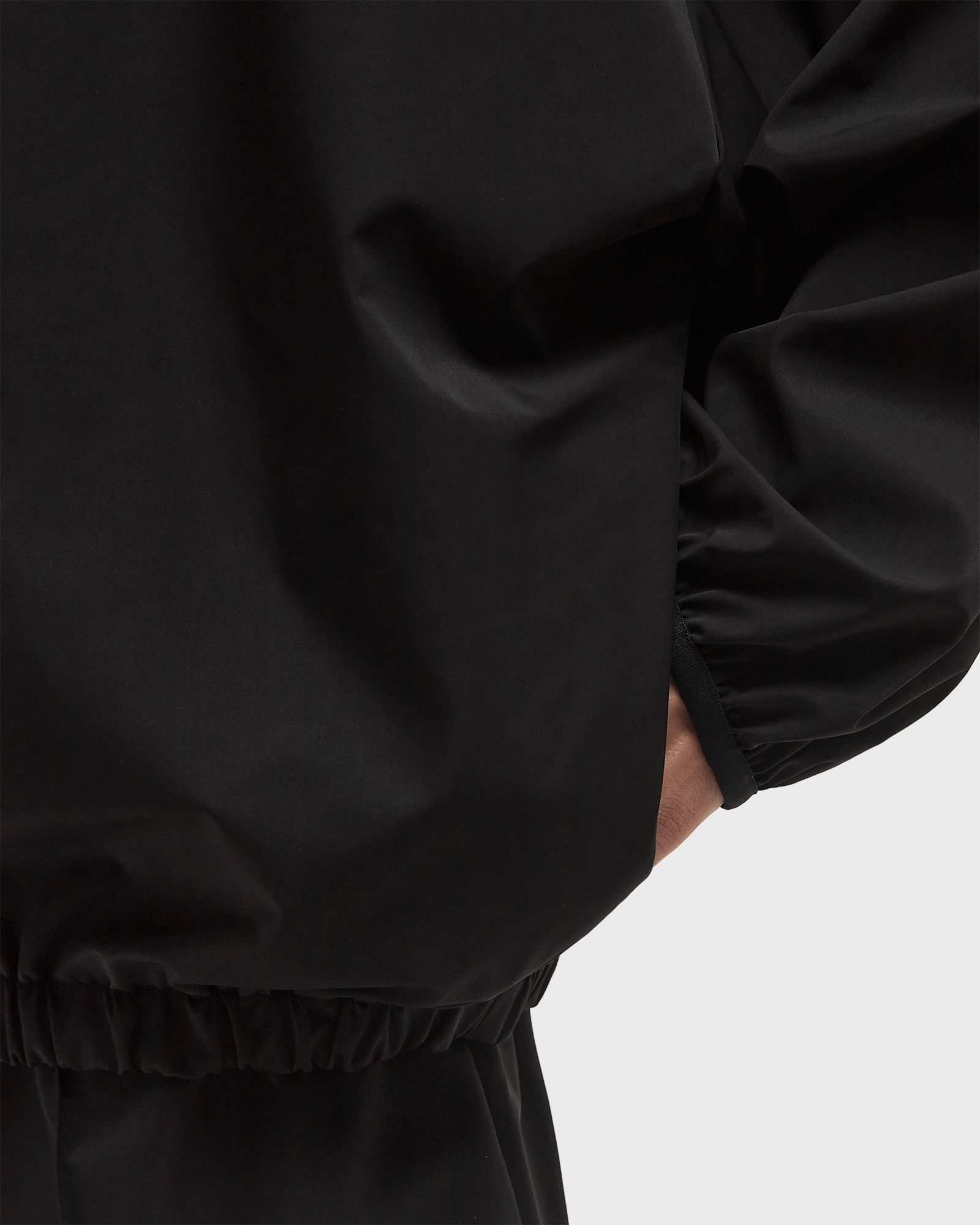 SPORTY NYLON HALF ZIP