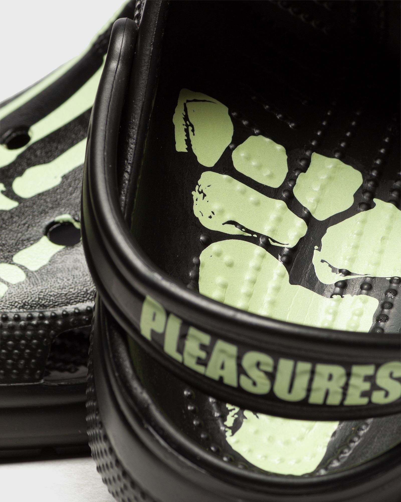 CROCS X PLEASURES CLOG