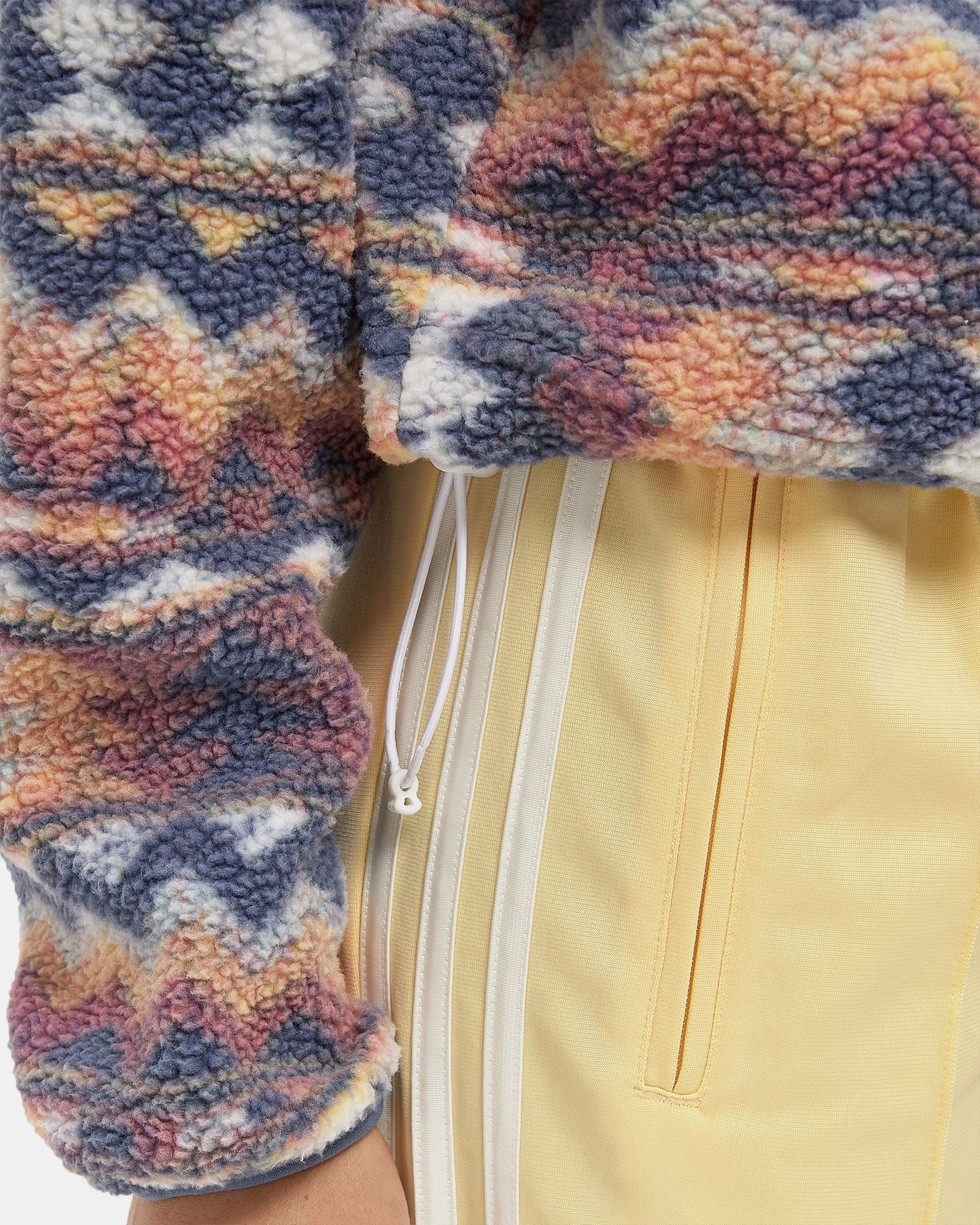 Helvetia II Printed Crop