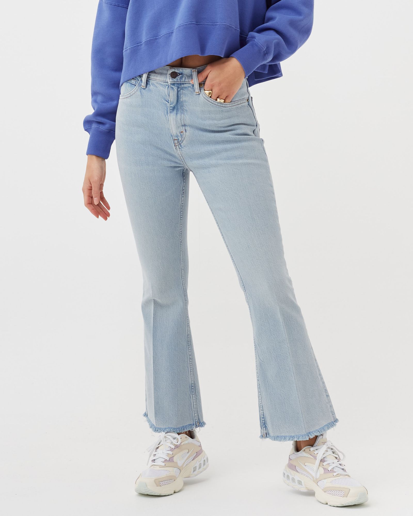 WMNS Cropped Flare Jeans