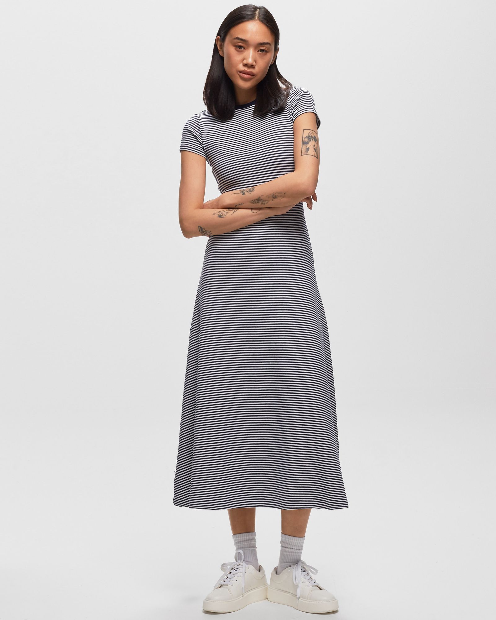 WMNS SHORT SLEEVE DAY DRESS