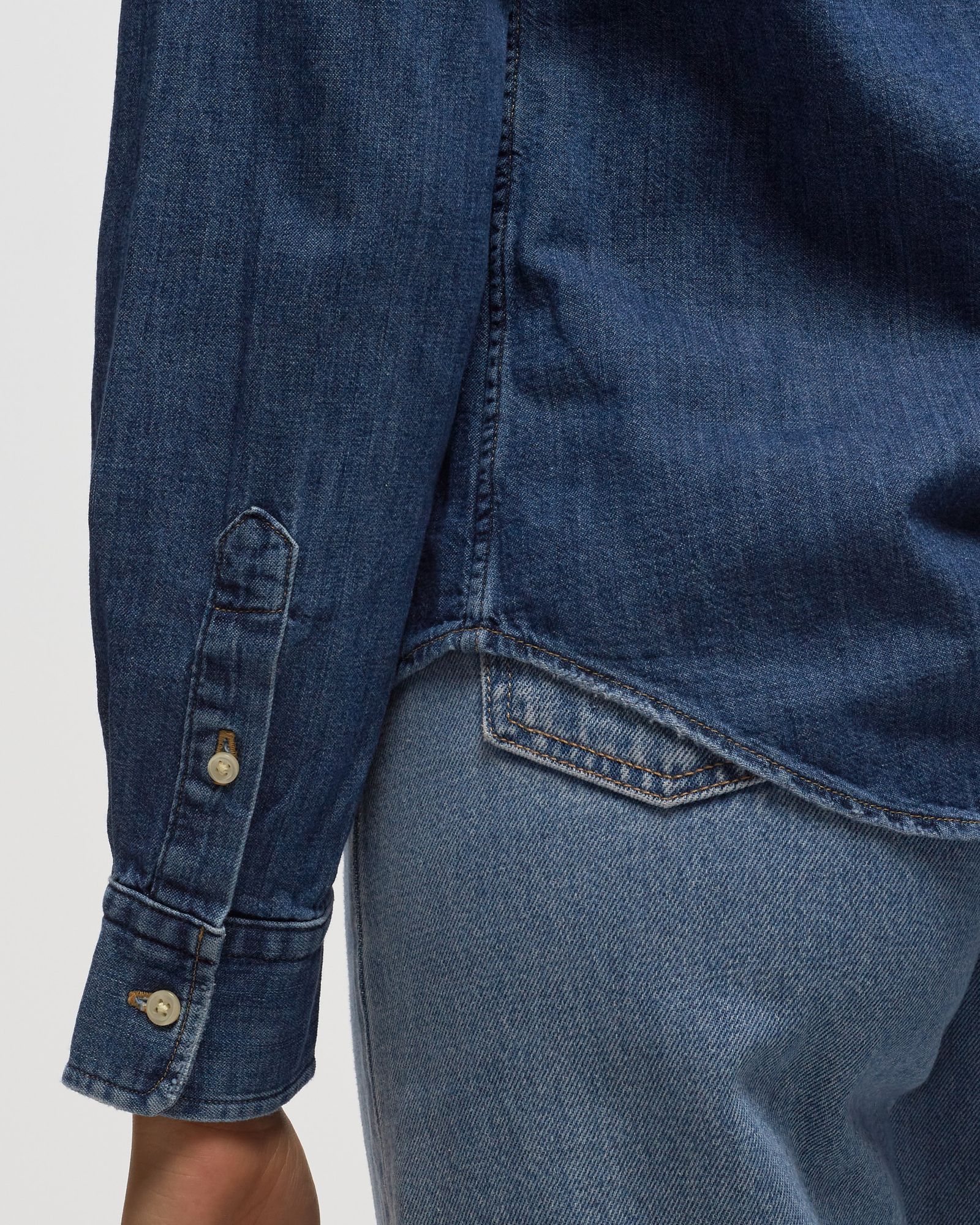 WMNS LONG SLEEVE BUTTON FRONT SHIRT