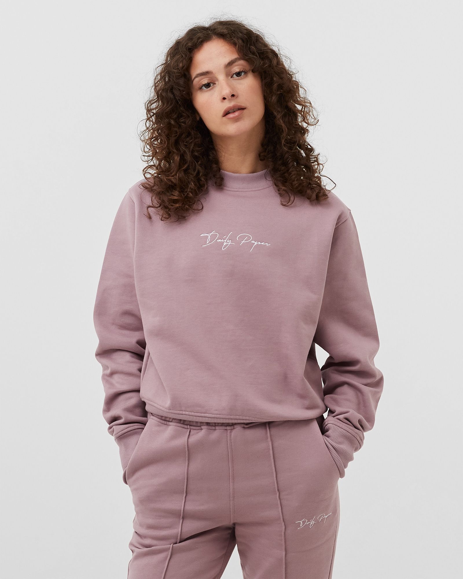 WMNS evvie sweat script