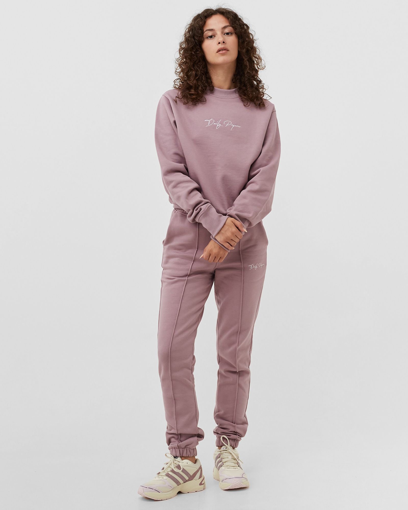 WMNS evvie sweat script