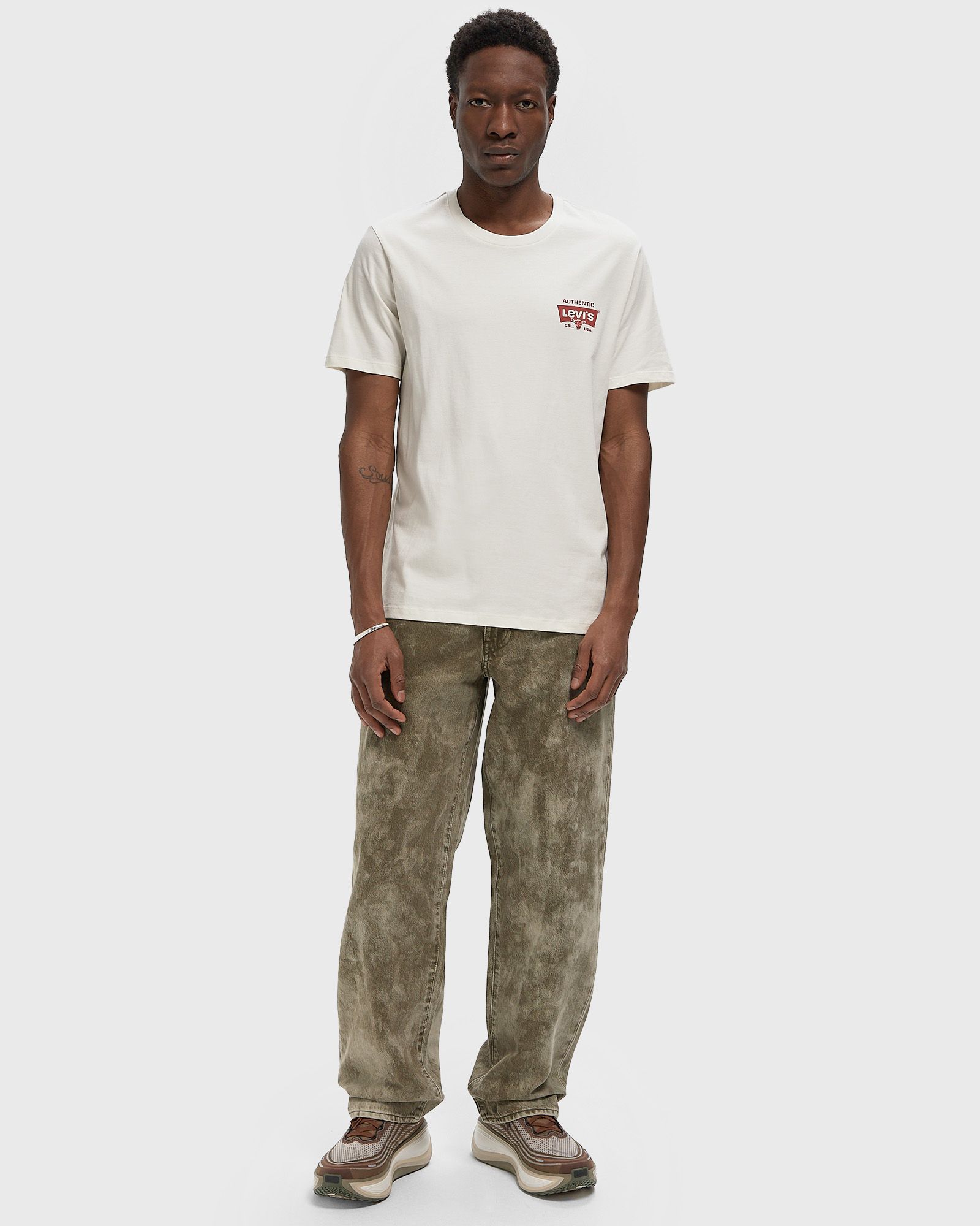 GRAPHIC CREWNECK TEE