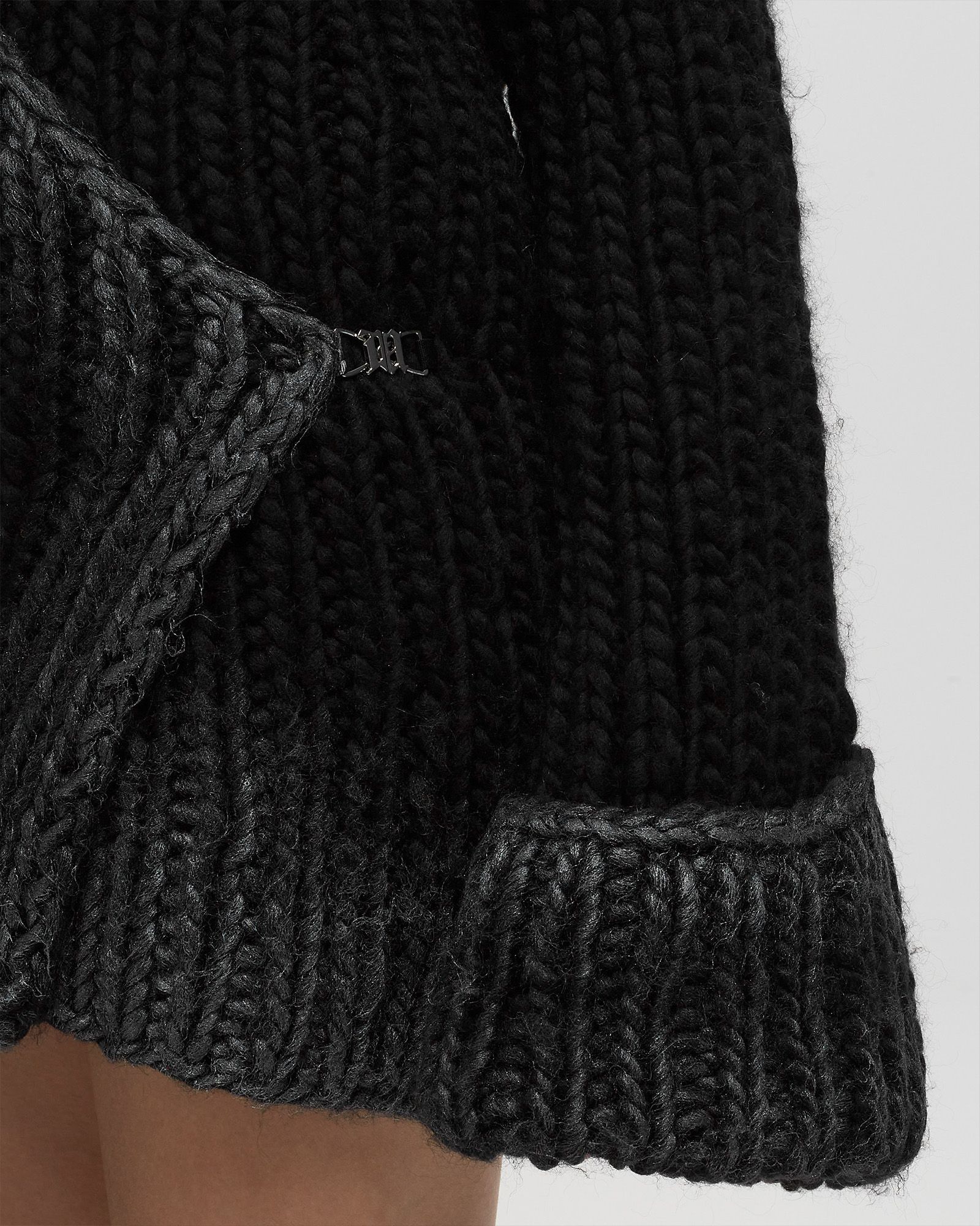 BULKY WAX HOODED KNITTED DRESS