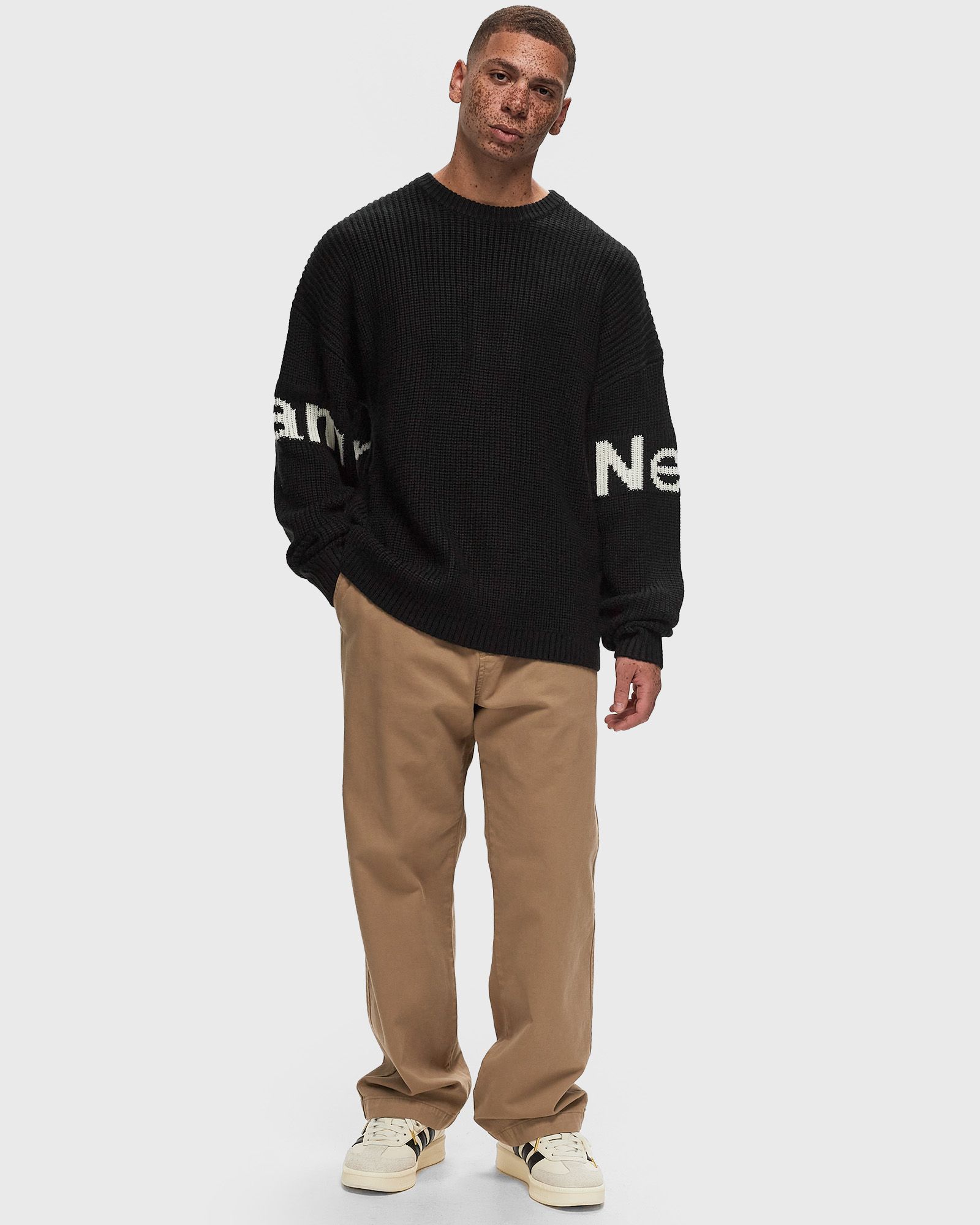 NAME CREW KNIT BLACK CREW
