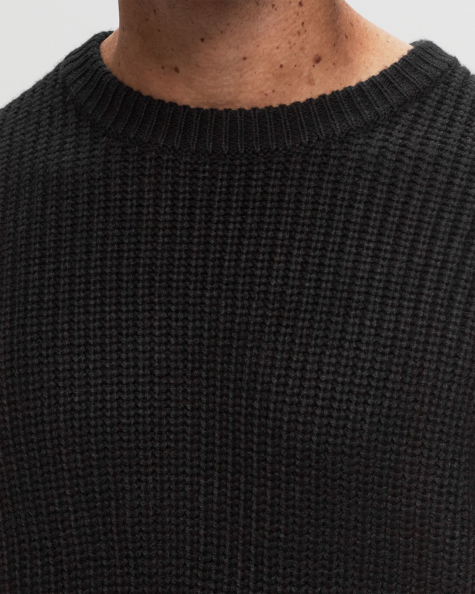 NAME CREW KNIT BLACK CREW