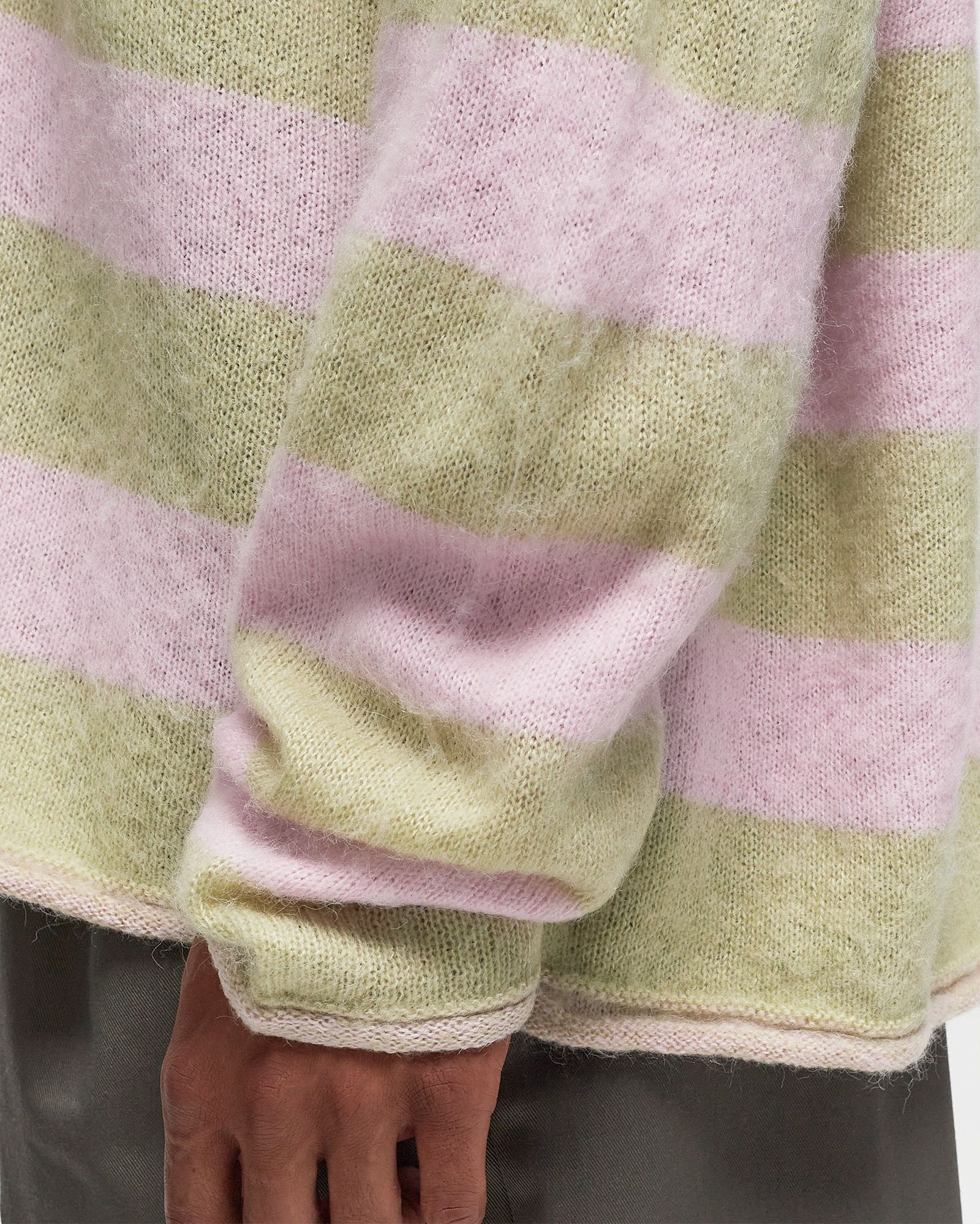 STRAIGHT FIT V-NECK LIGHT GREEN/CRADLE PINK STRIPES FIT