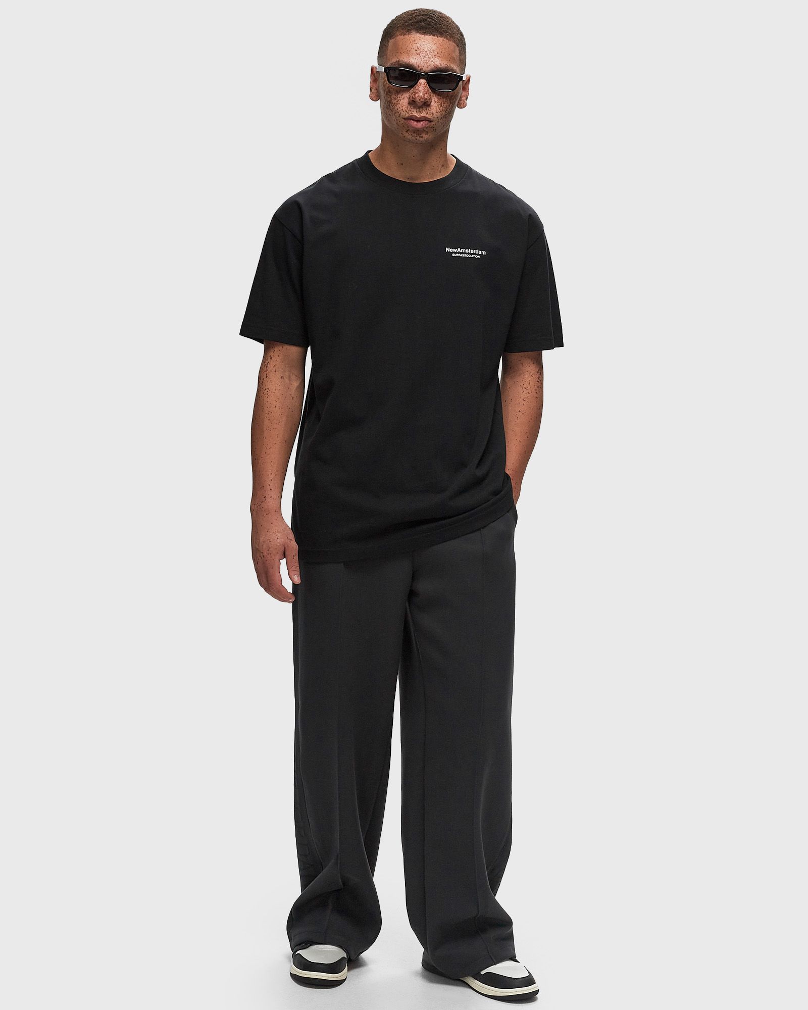 OYSTER TEE BLACK TEE