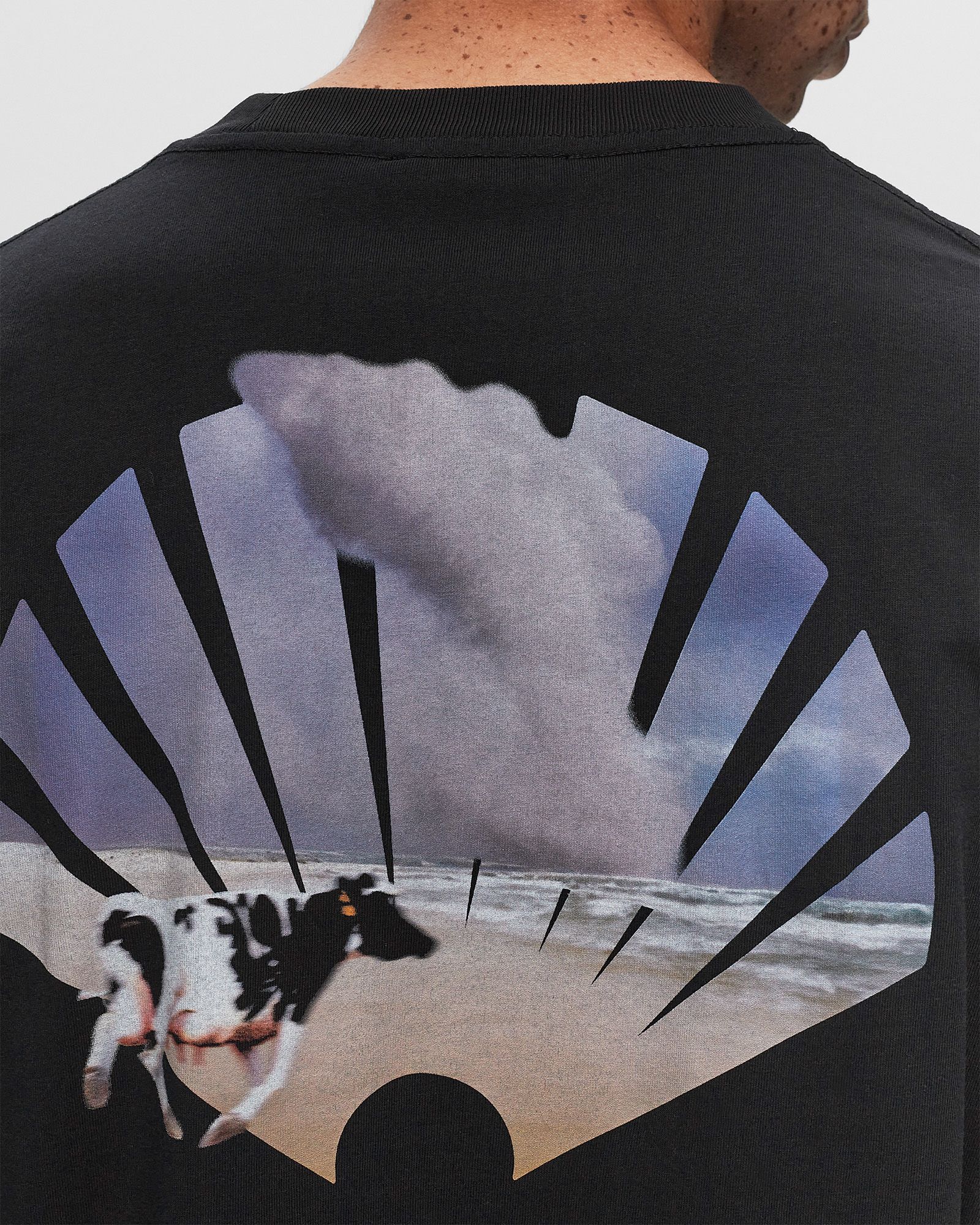 OYSTER TEE BLACK TEE