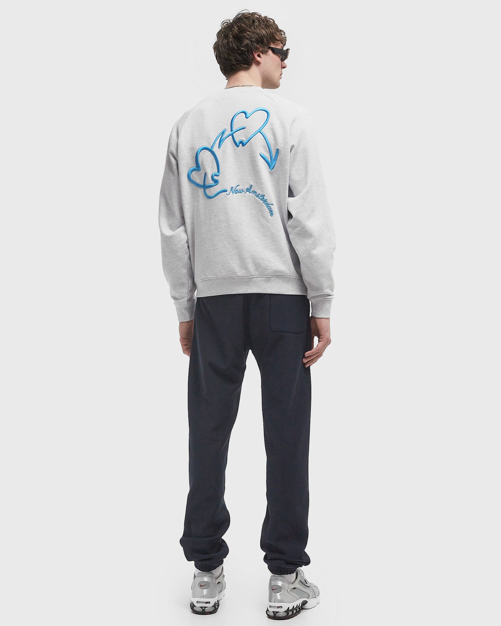 LOVE CONNECT CREWNECK