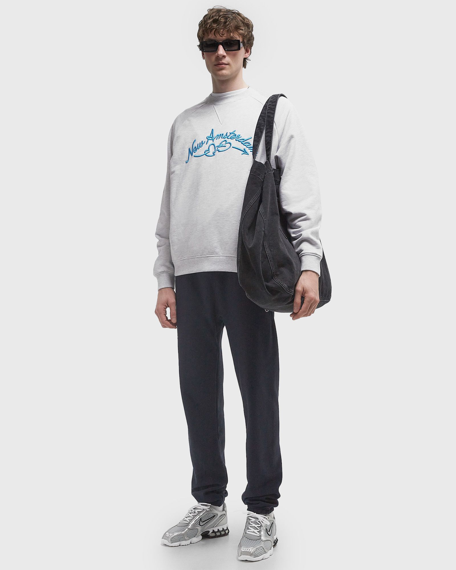 LOVE CONNECT CREWNECK