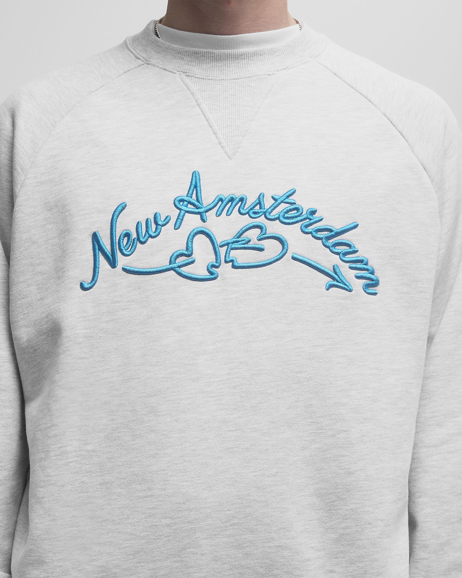 LOVE CONNECT CREWNECK