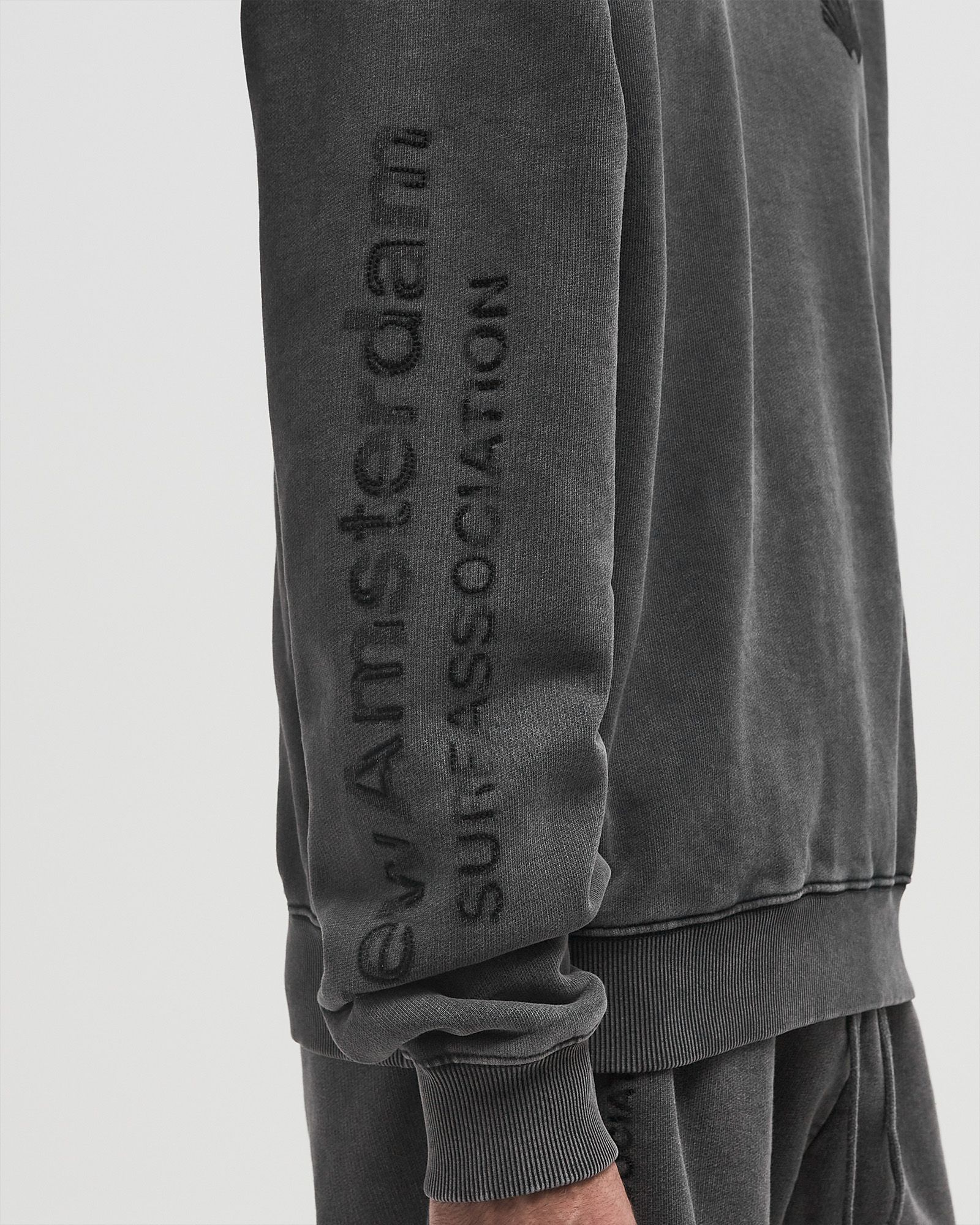 LOGO CREWNECK SWEATER