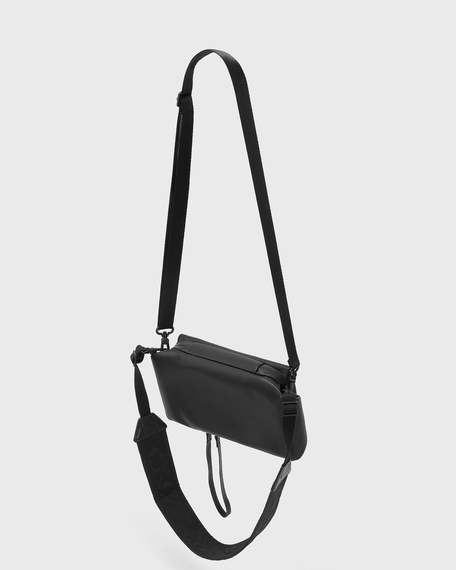 Arno Allura Recycled Leather Black