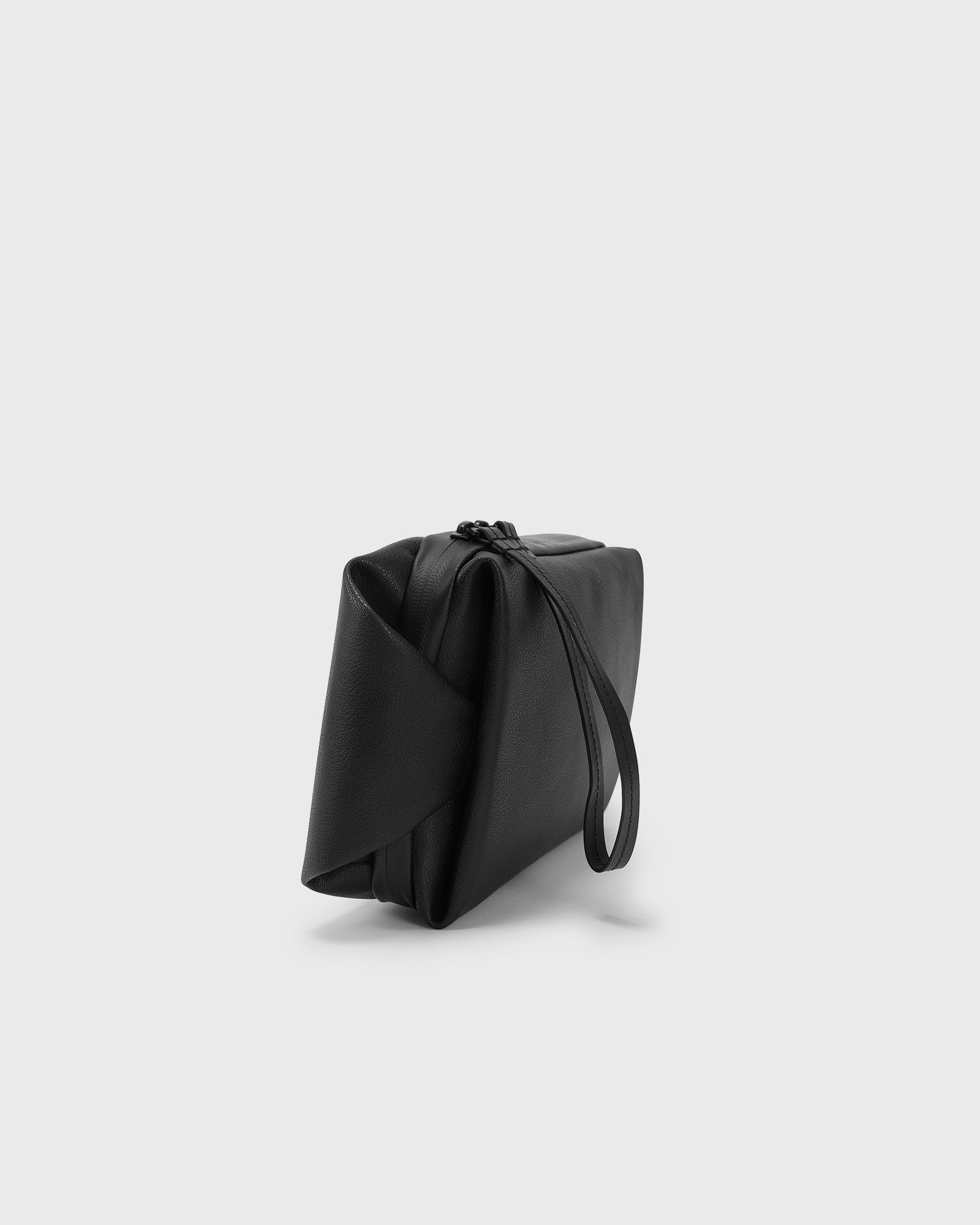Arno Allura Recycled Leather Black