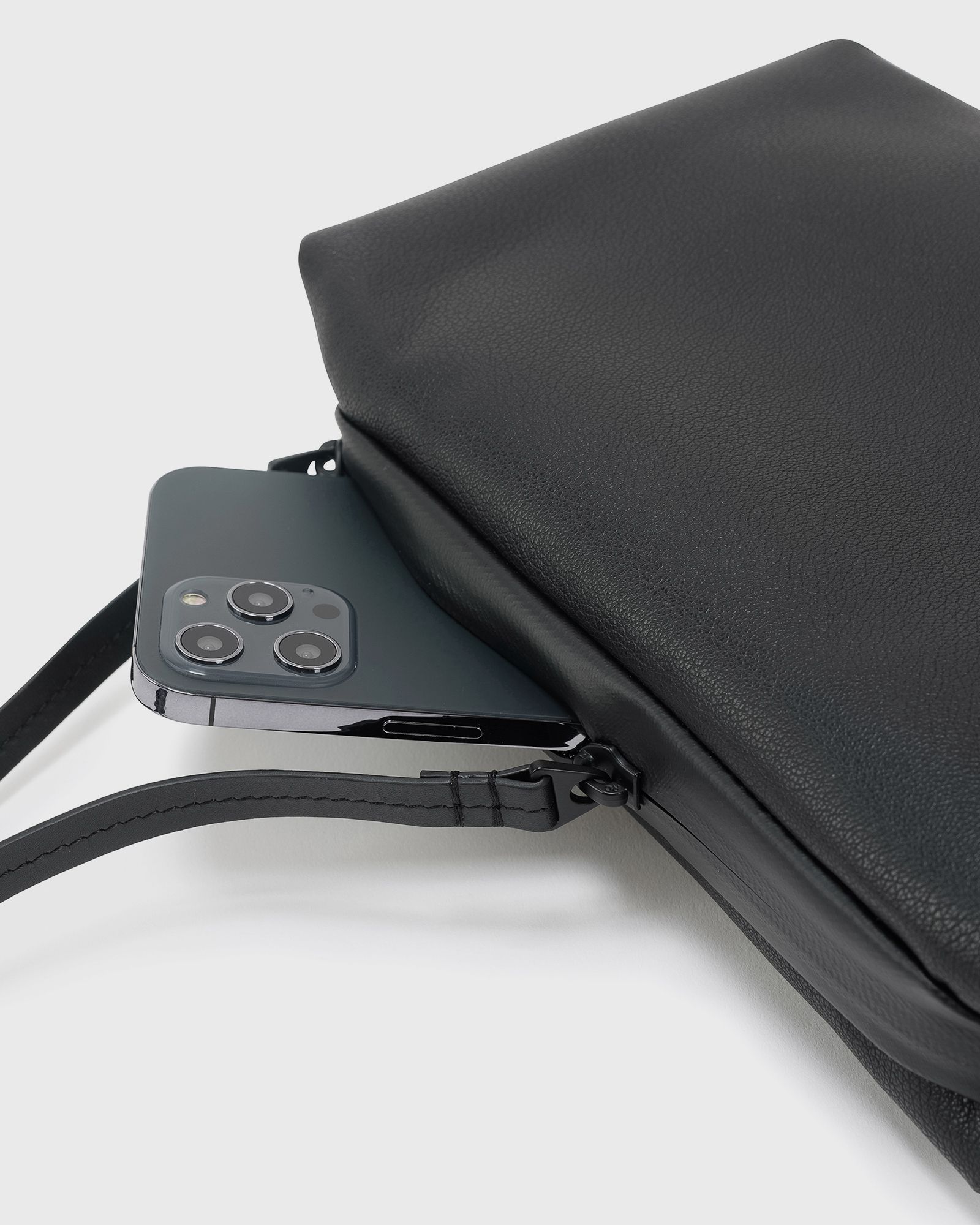 Arno Allura Recycled Leather Black