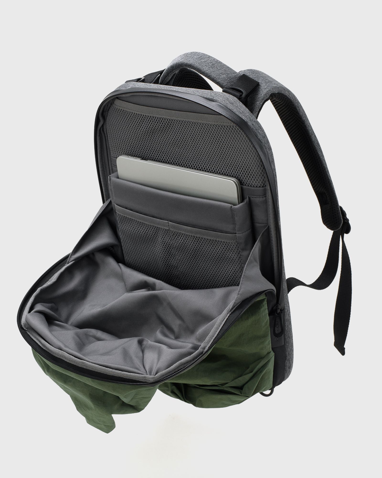 Ladon Komatsu Onibegie Nylon