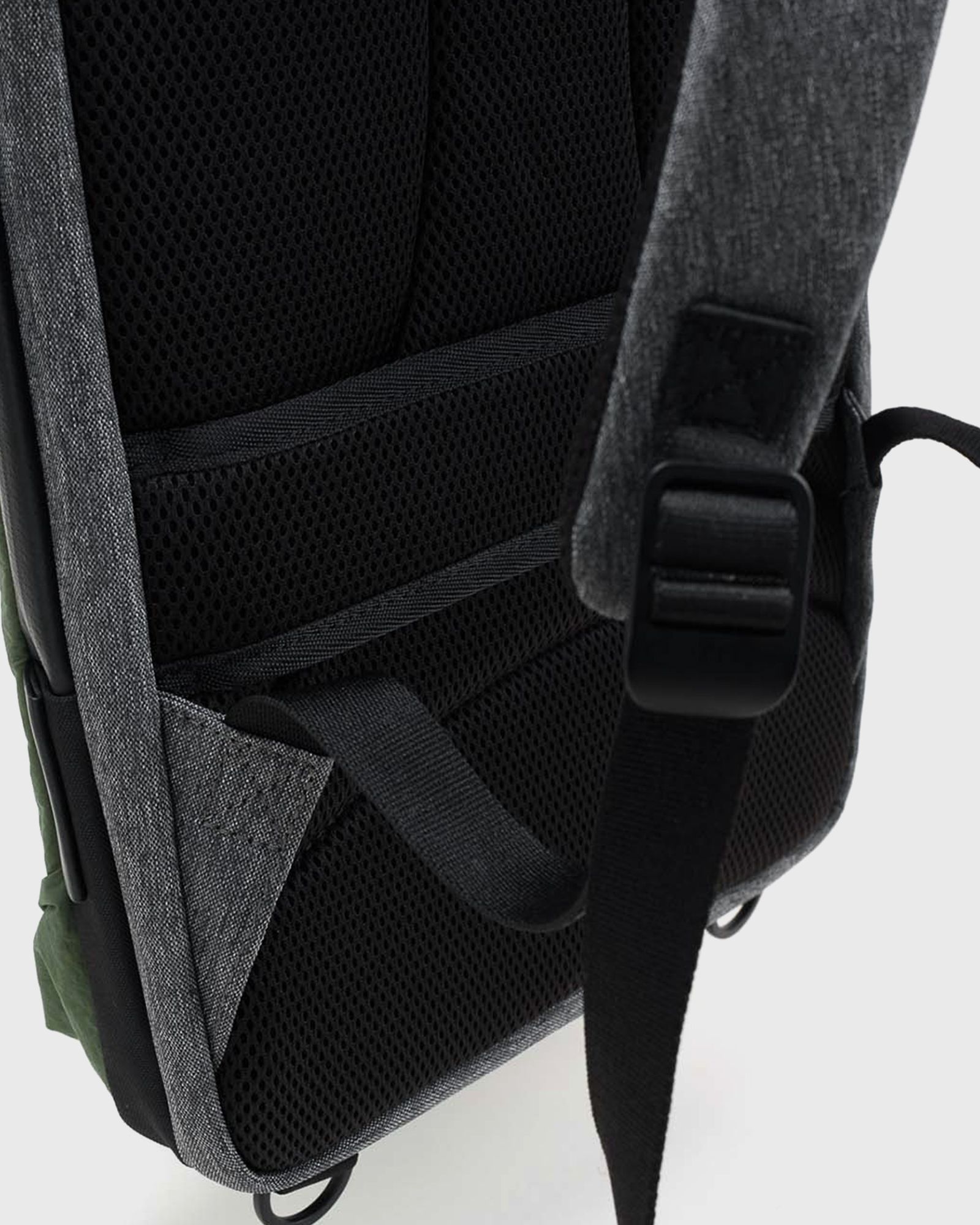 Ladon Komatsu Onibegie Nylon