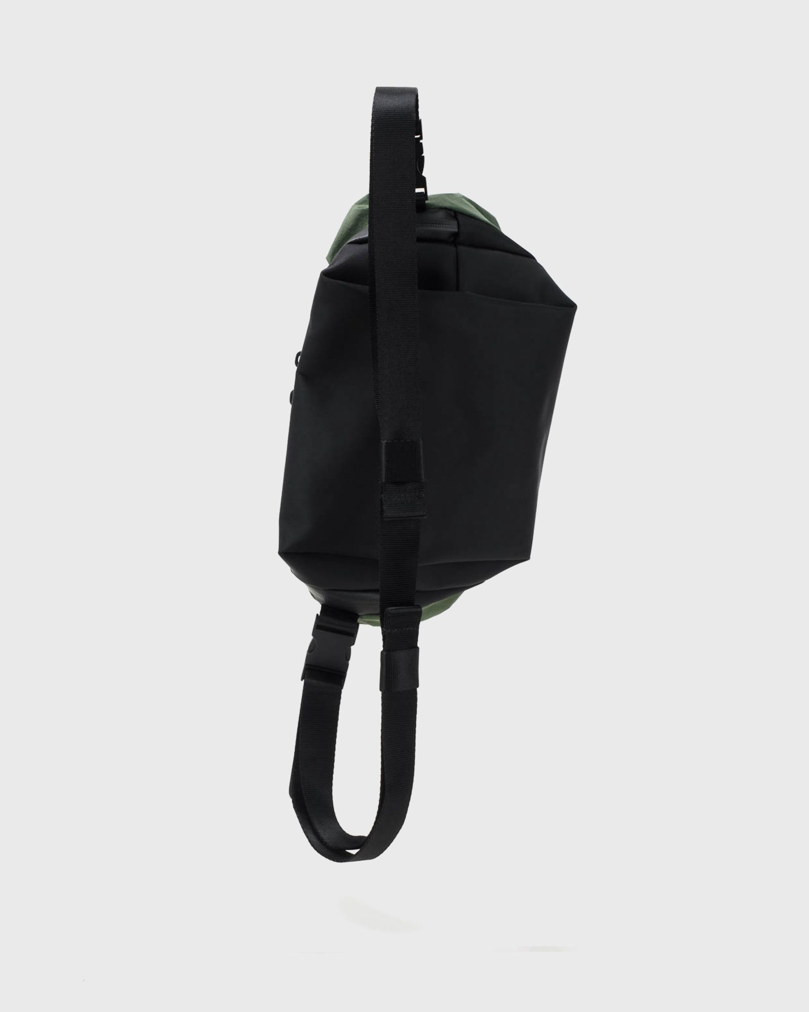 Neda Komatsu Onibegie Nylon