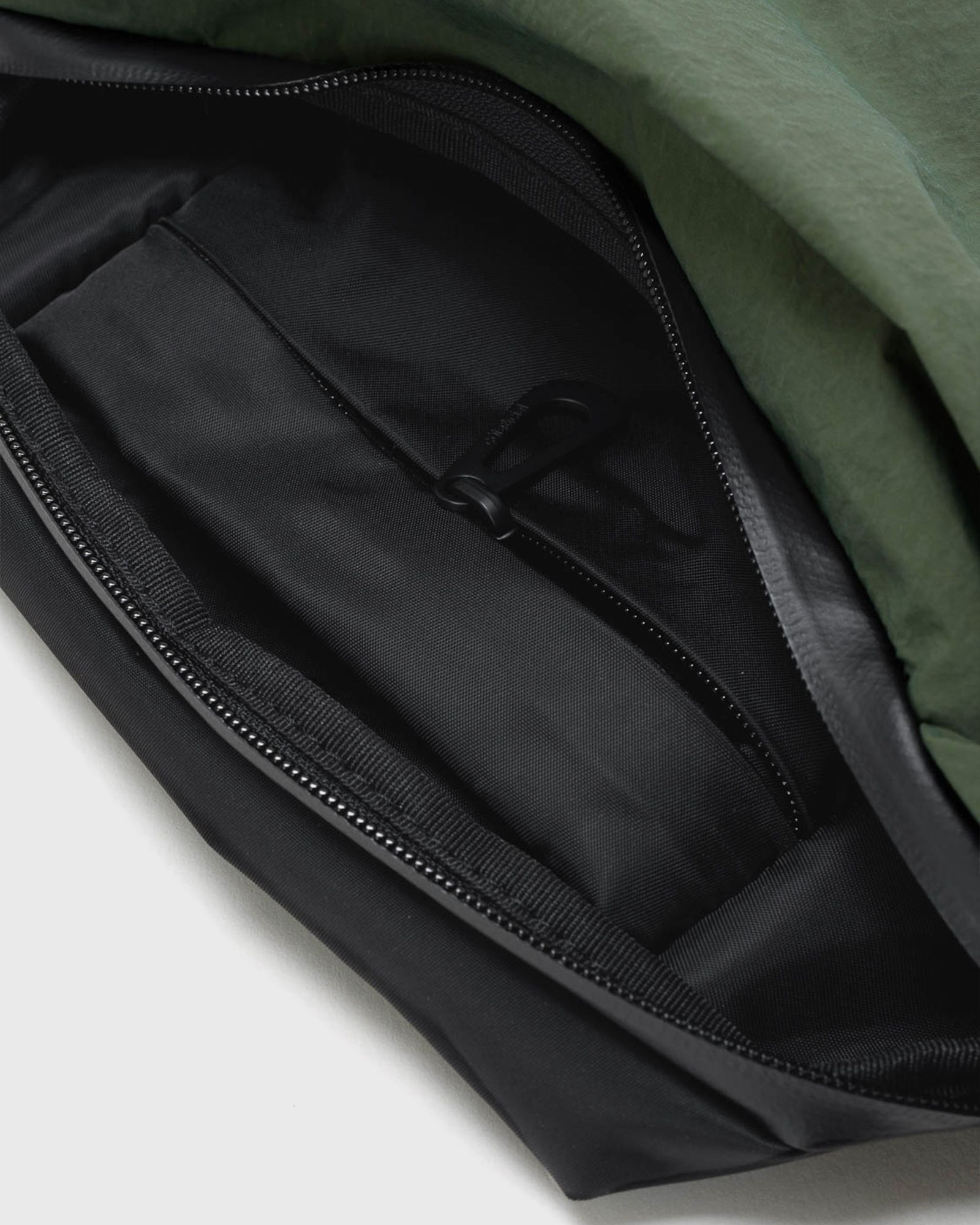 Neda Komatsu Onibegie Nylon