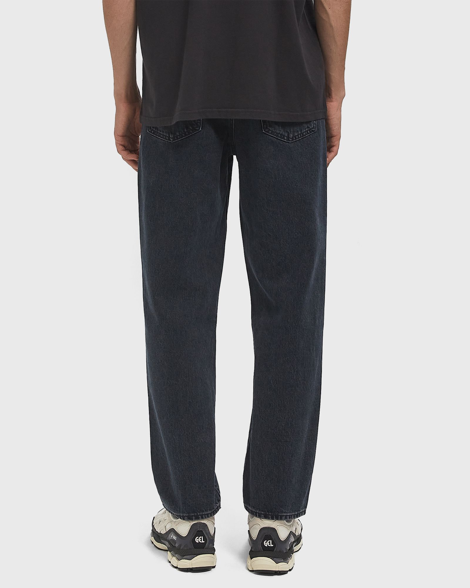 568™ LOOSE STRAIGHT