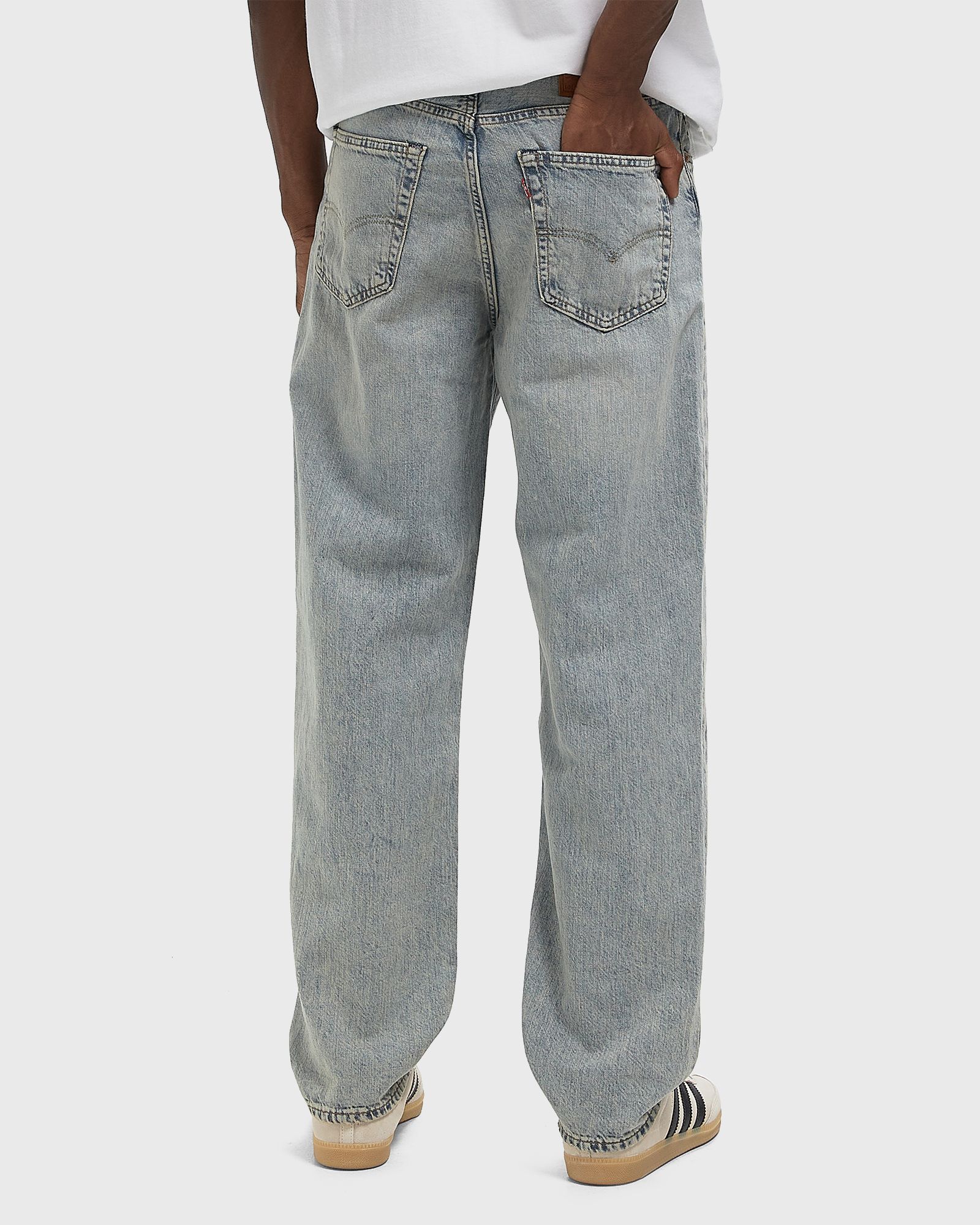 568™ LOOSE STRAIGHT