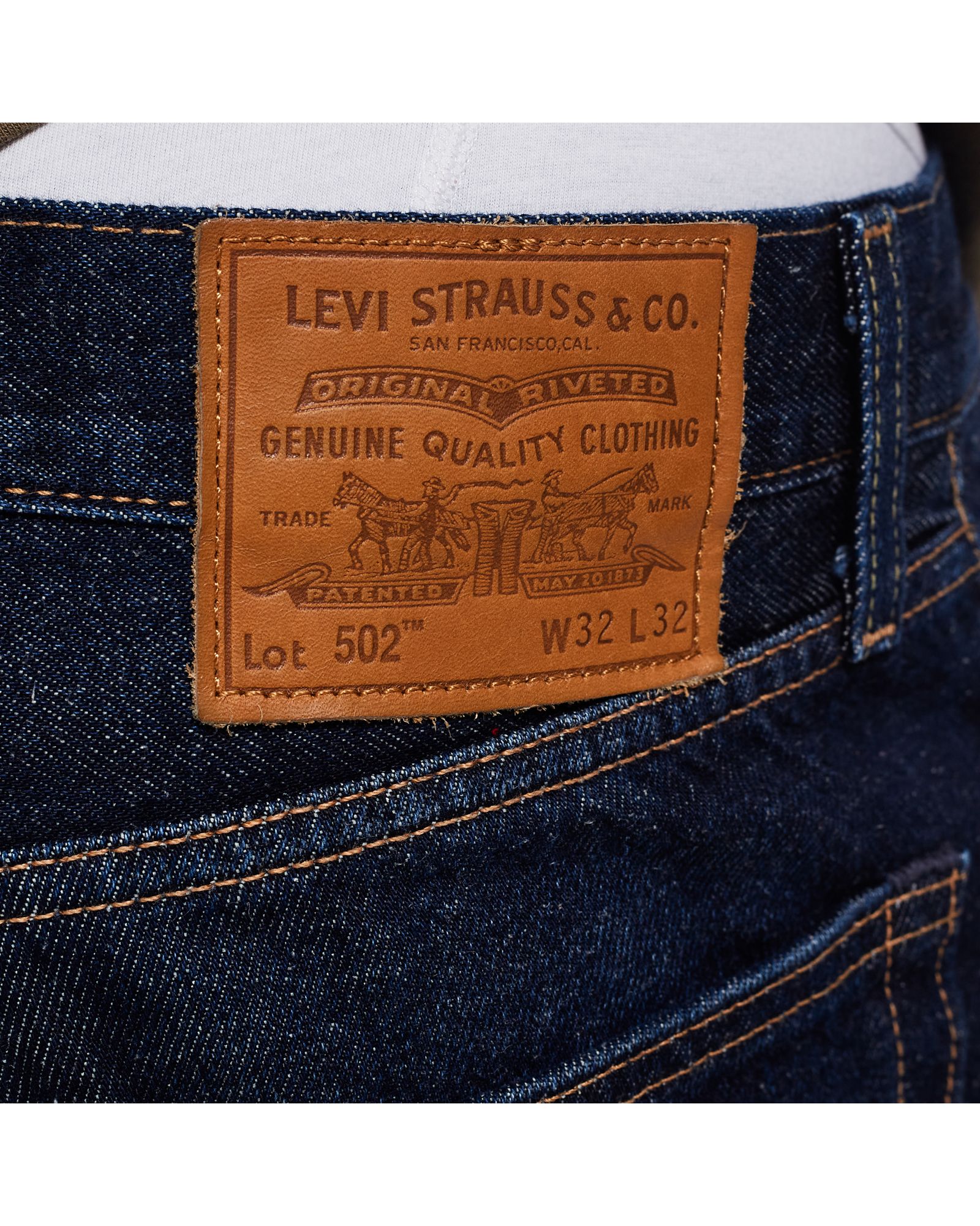 502 JEANS (slightly tapered)