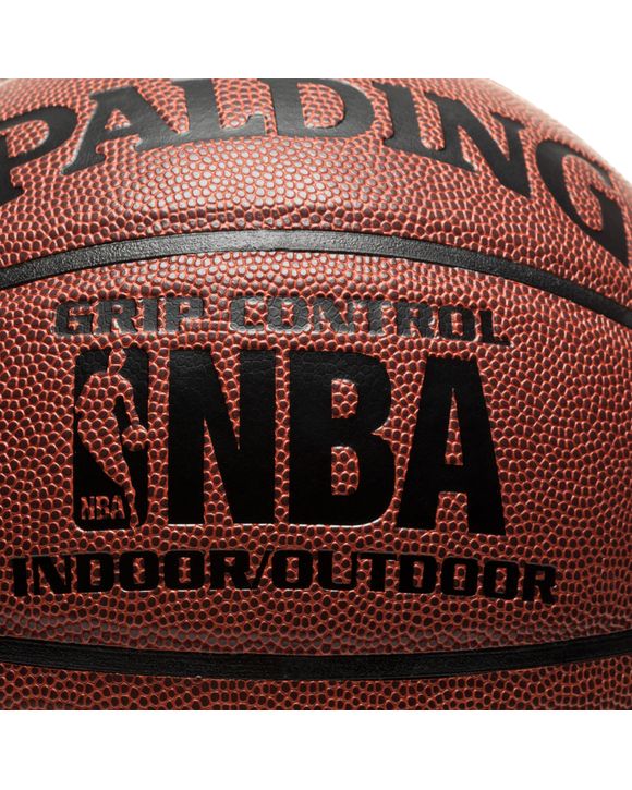 Spalding deals grip control