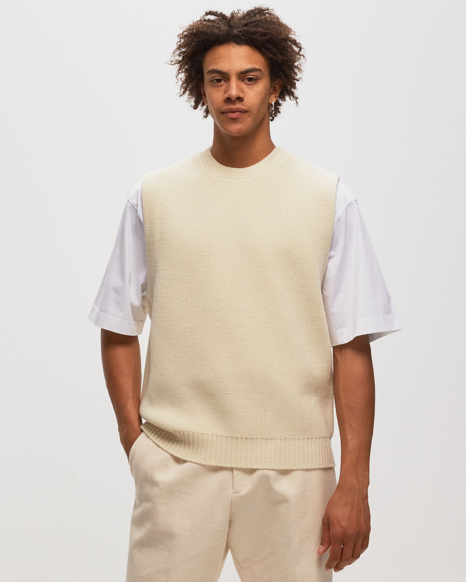 Knitted sleeveless vest