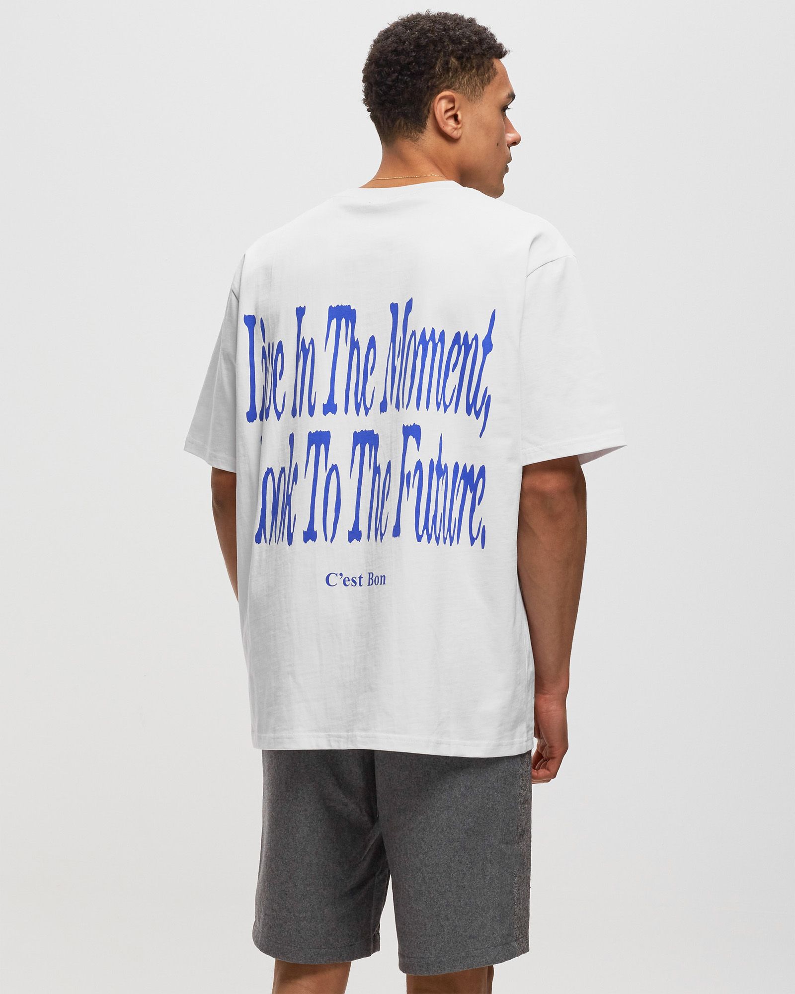 MOMENT/FUTURE TEE