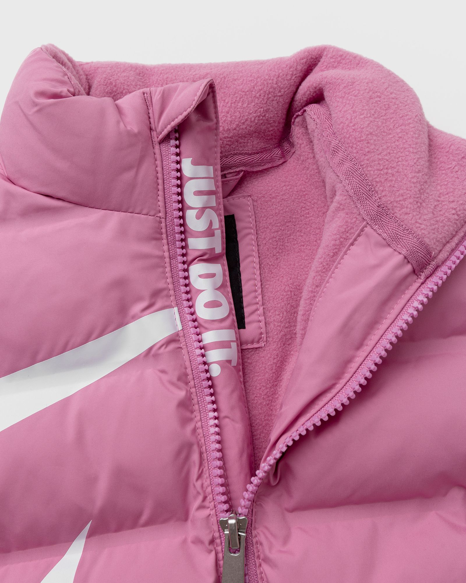 WRAP SWOOSH DEBOSSED QUILT