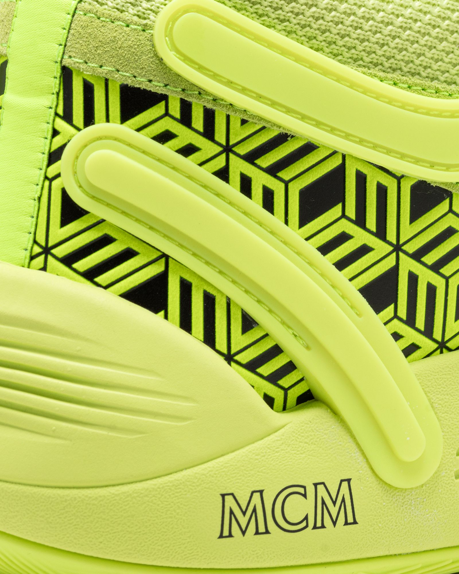 x MCM TRC Blaze Court 