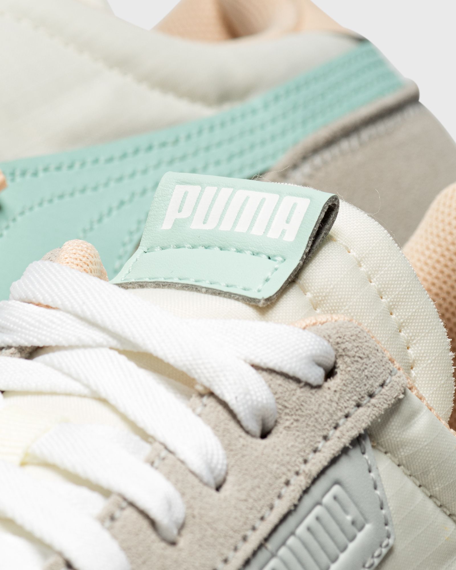 WMNS Future Rider Soft