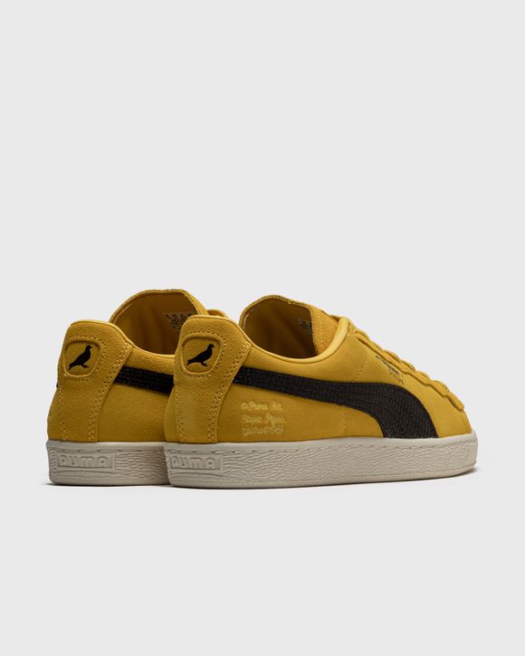 Yellow and deals white puma suedes