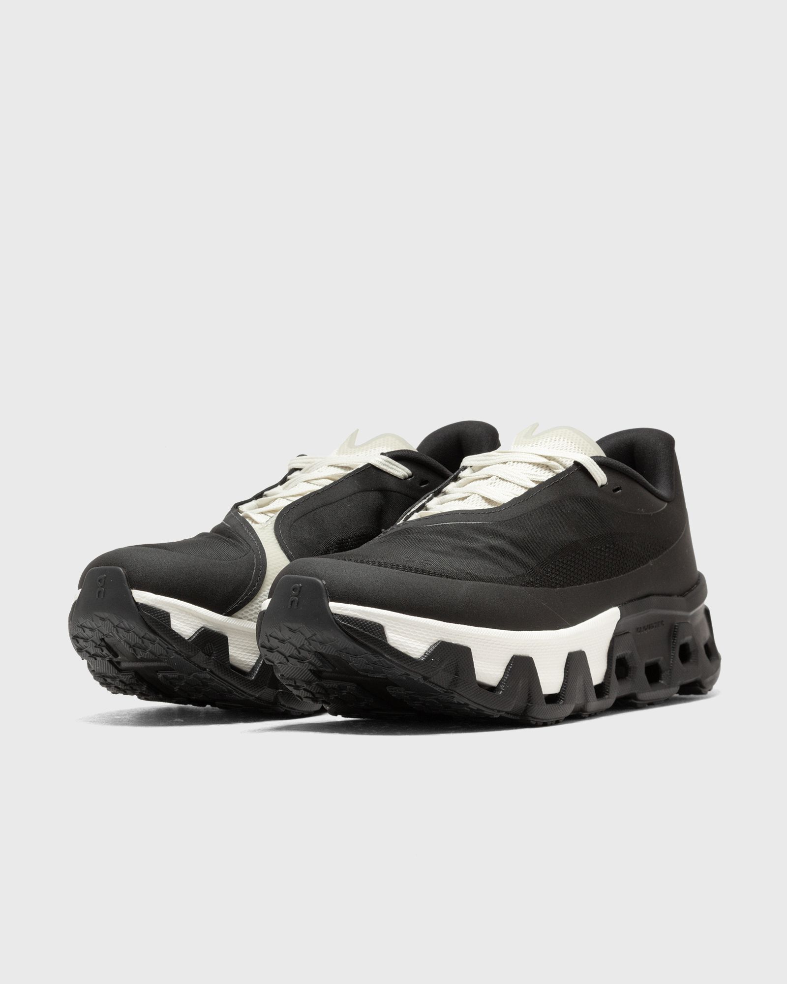 x PAF Cloudmonster Hyper