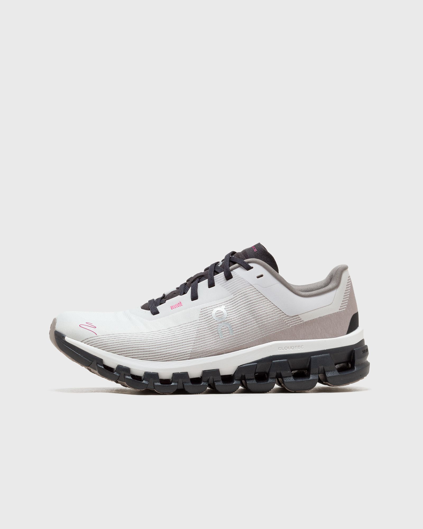 WMNS Cloudflow Distance