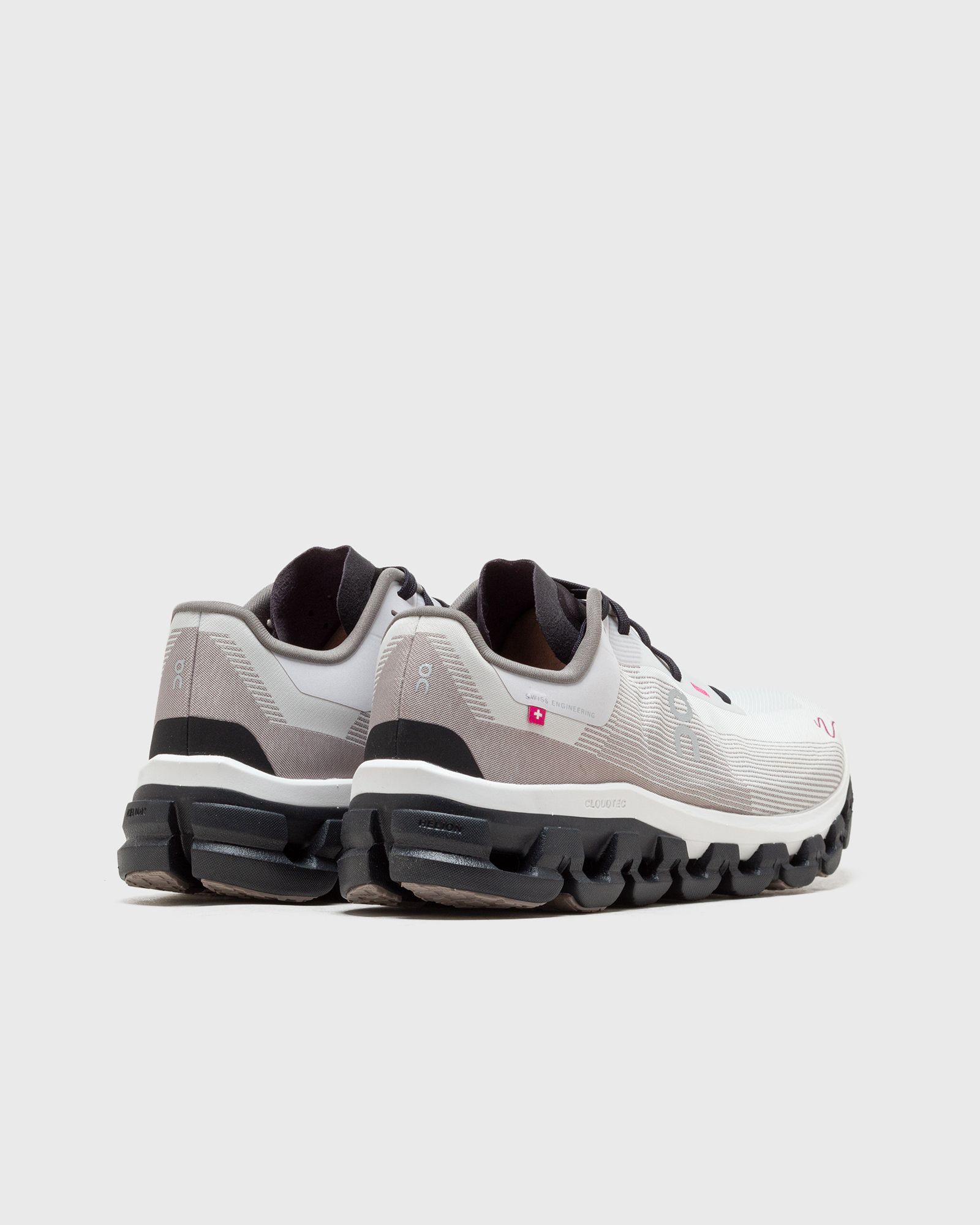 WMNS Cloudflow Distance