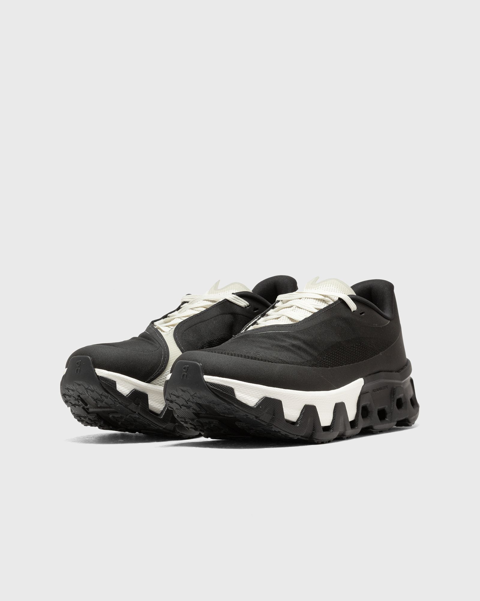 x PAF Cloudmonster Hyper