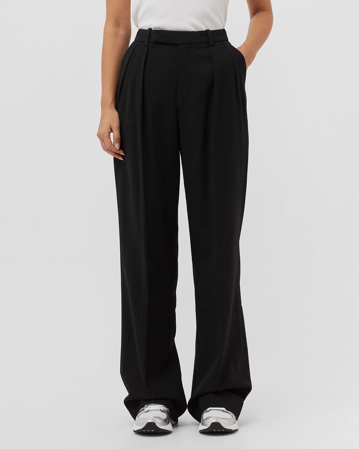 【関税込み】Axel Arigato ブラック Jackie トラウザーズ Axel Arigato Jackie Pleat Trouser Black | BSTN Store