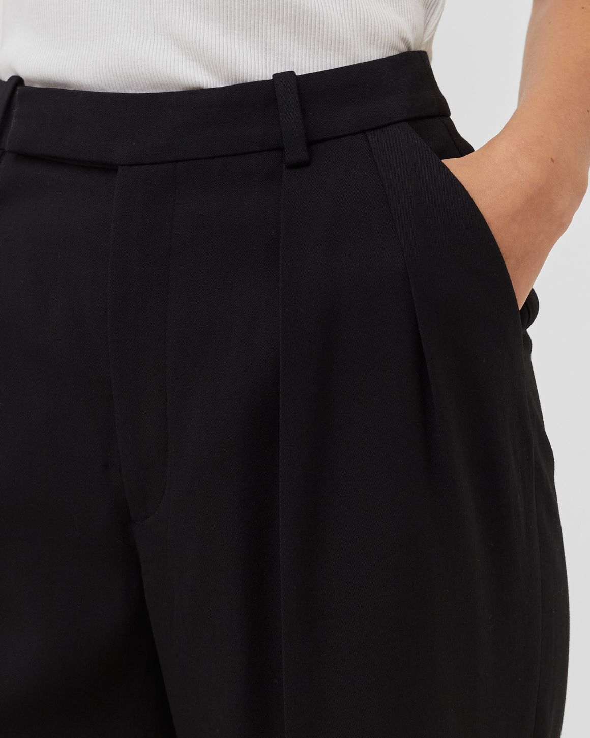 【関税込み】Axel Arigato ブラック Jackie トラウザーズ Axel Arigato Jackie Pleat Trouser Black | BSTN Store