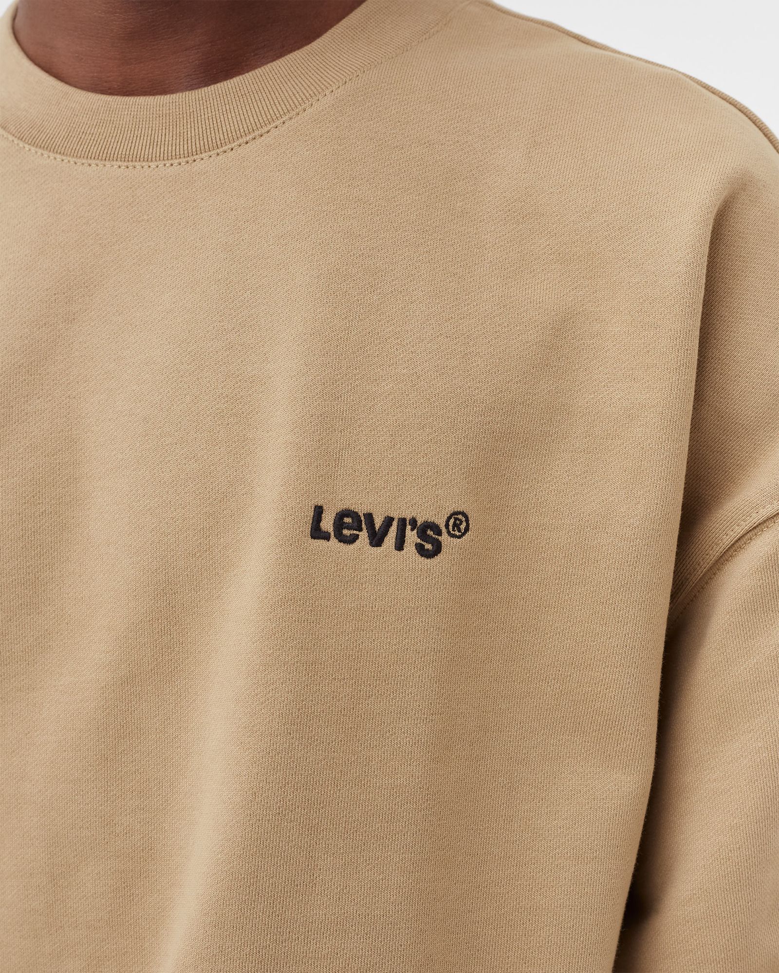 RED TAB CREWNECK SWEATSHIRT  