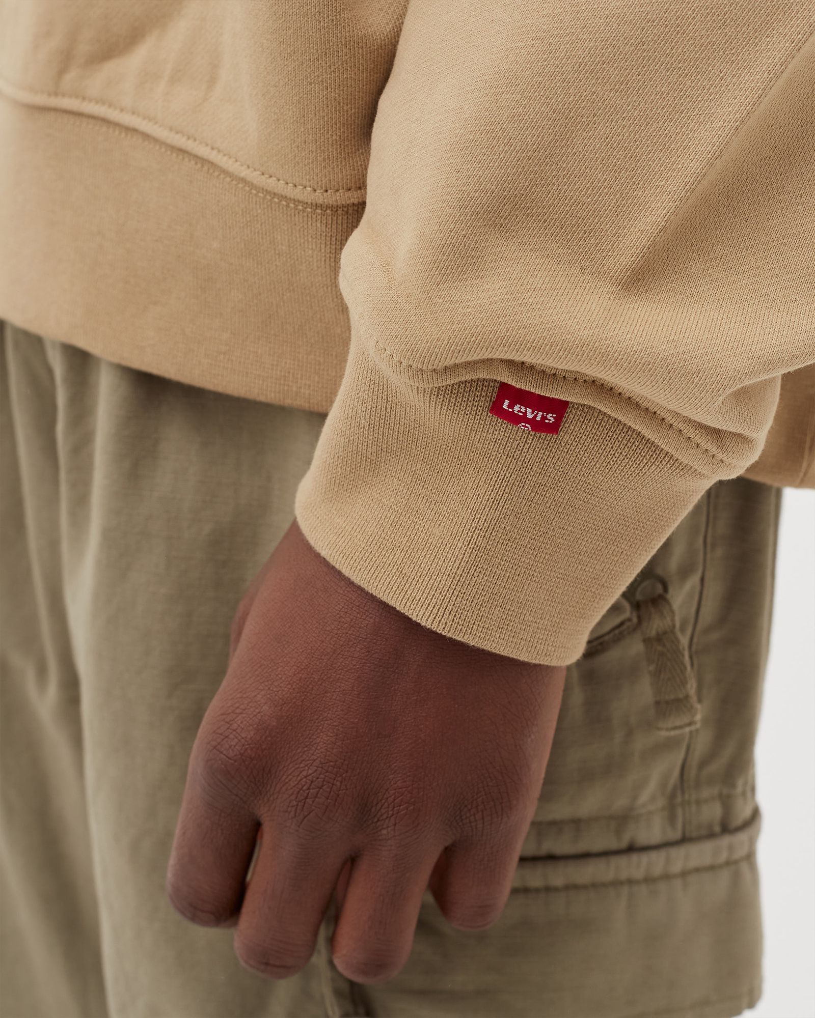 RED TAB CREWNECK SWEATSHIRT  