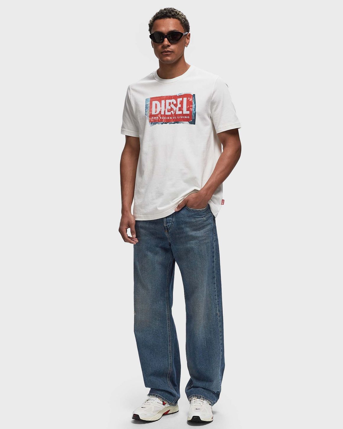 Diesel® 2001 D-MACRO | Mens Low-Rise Straight Leg Jeans
