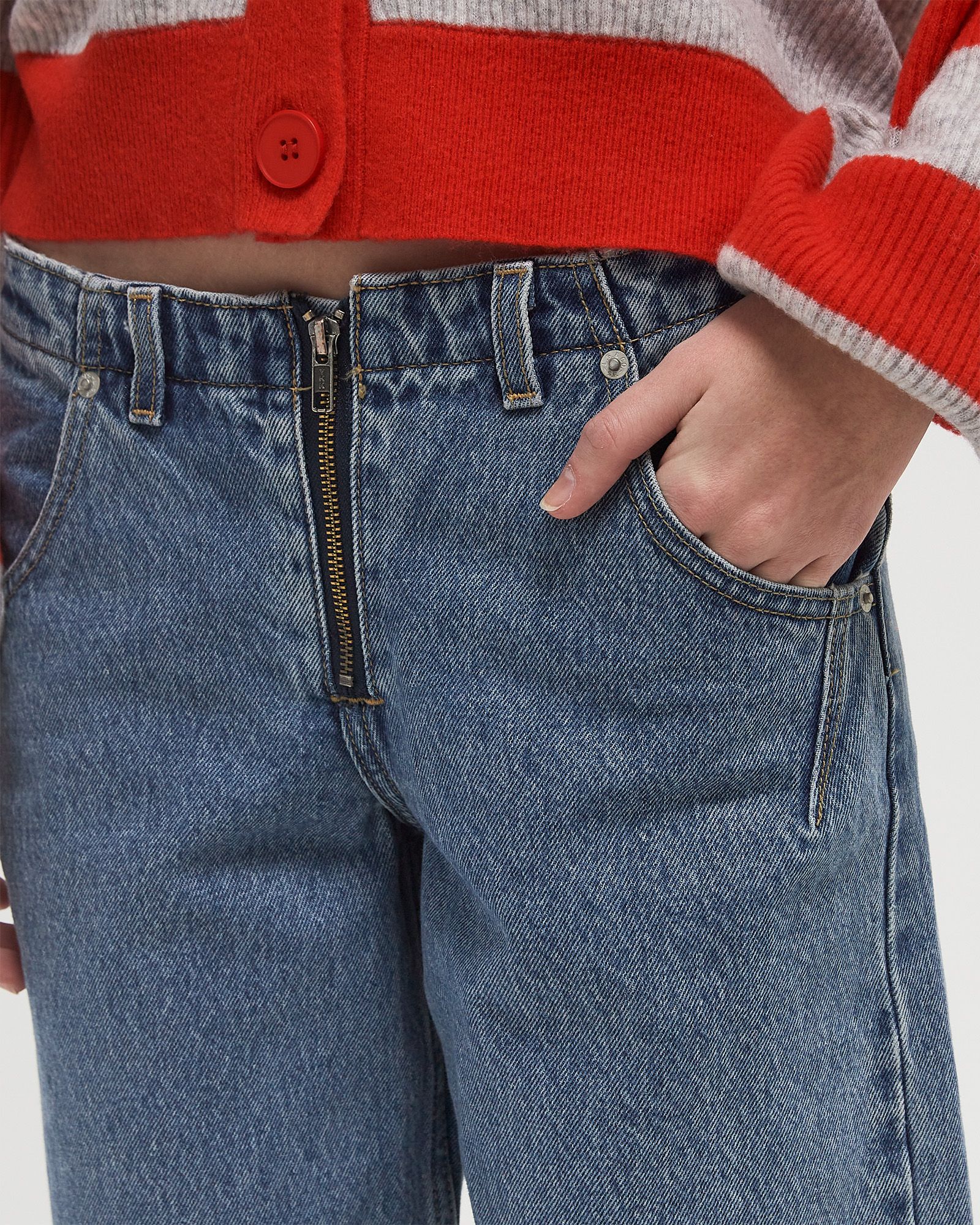 LOW LOOSE STYLED ZIPPER