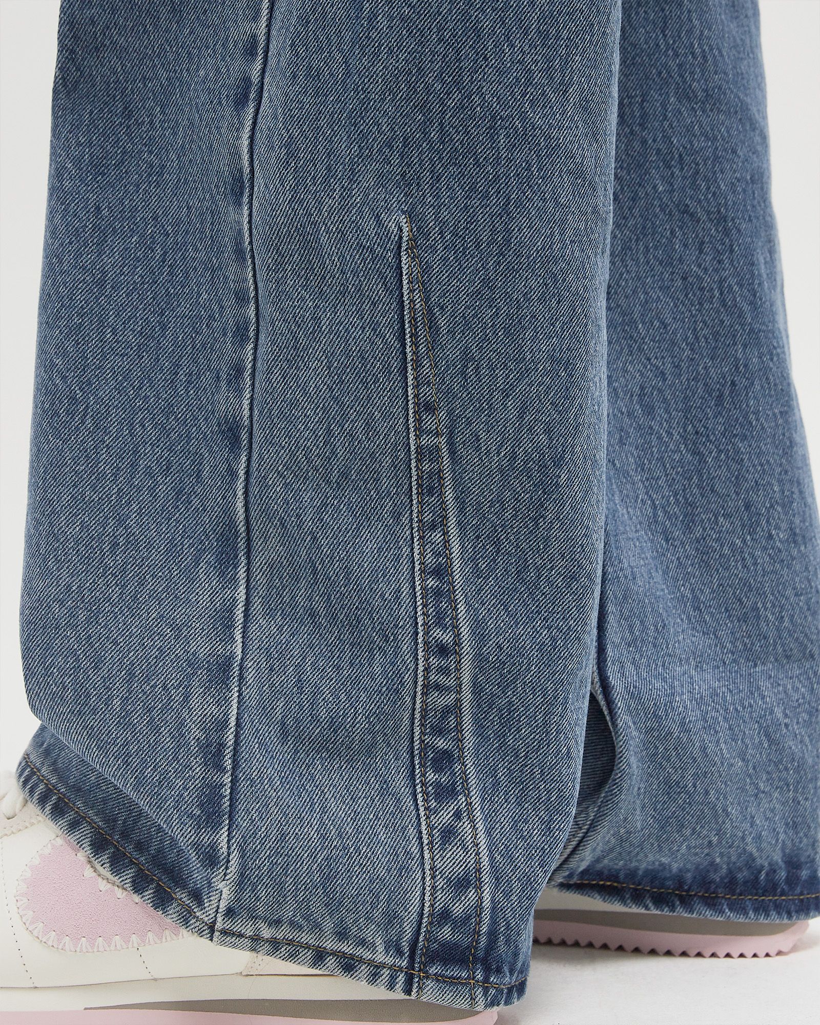 LOW LOOSE STYLED ZIPPER