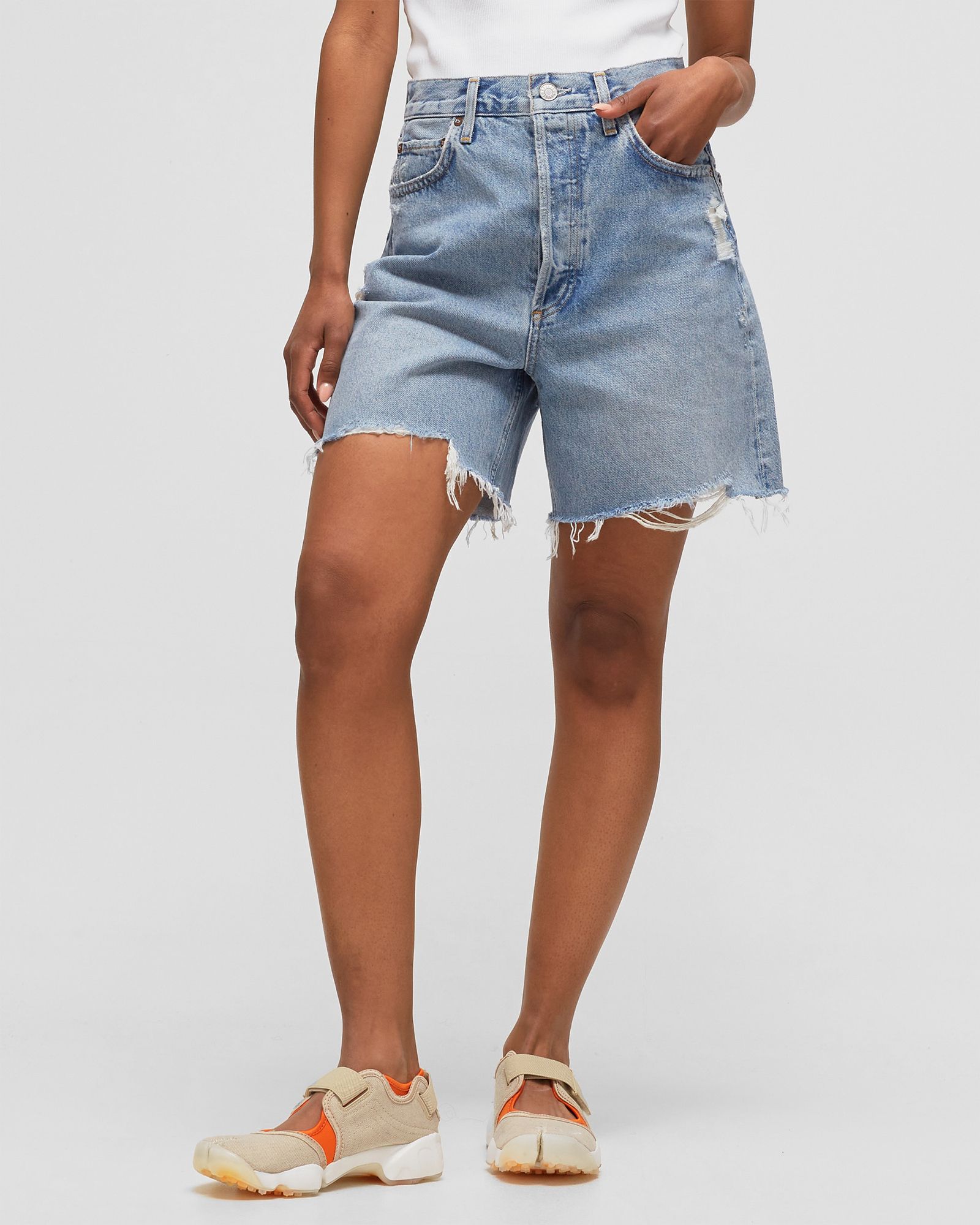 WMNS stella short in deserted