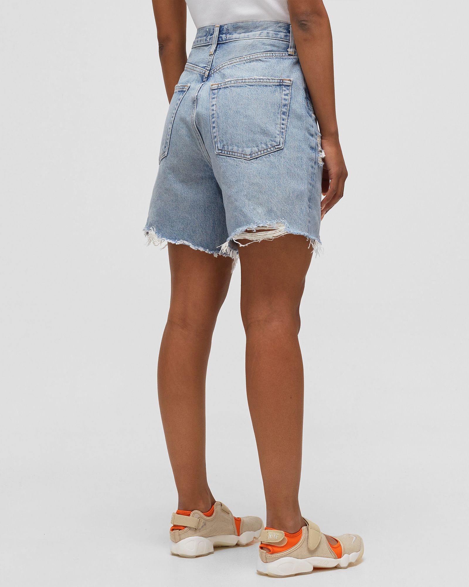 WMNS stella short in deserted