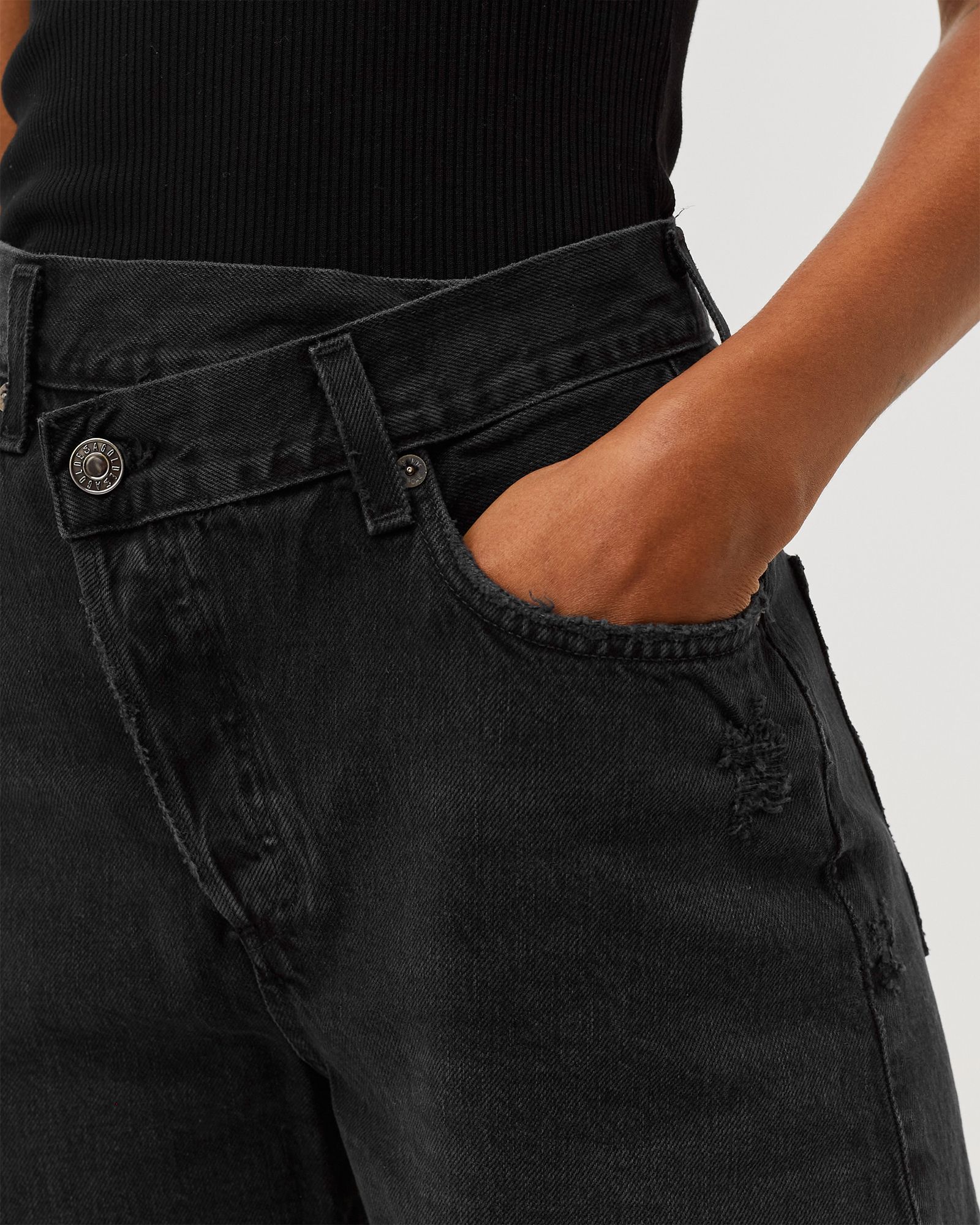 WMNS criss cross short